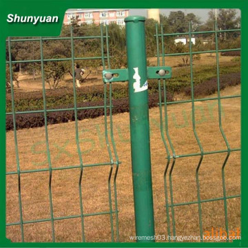 welded wire mesh panel and steel fence posts by set